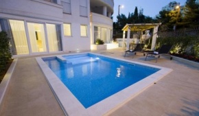 Family friendly apartments with a swimming pool Split - 12236